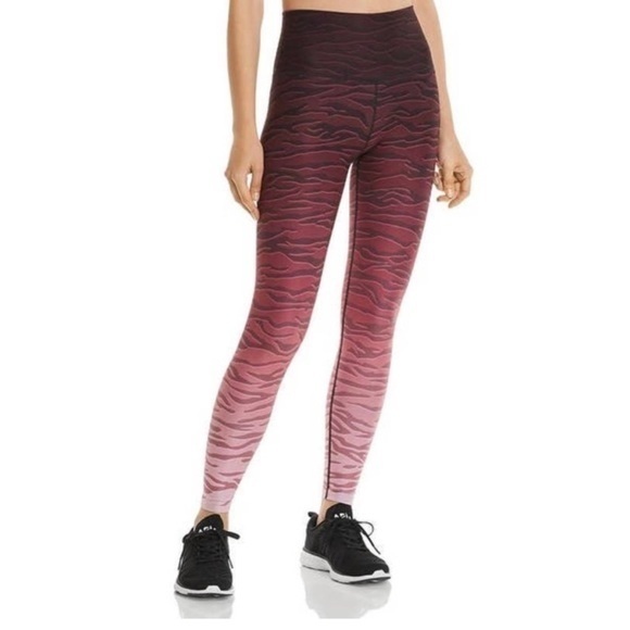 NWT Wear It To Heart Leggings Bordeaux Reversible Tiger Ombre Leggings‎ Medium - Picture 1 of 8